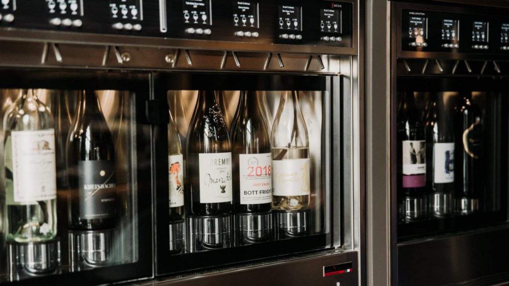 Eight Bottle Wine Dispenser and cooler Wineemotion Otto Quattro+4